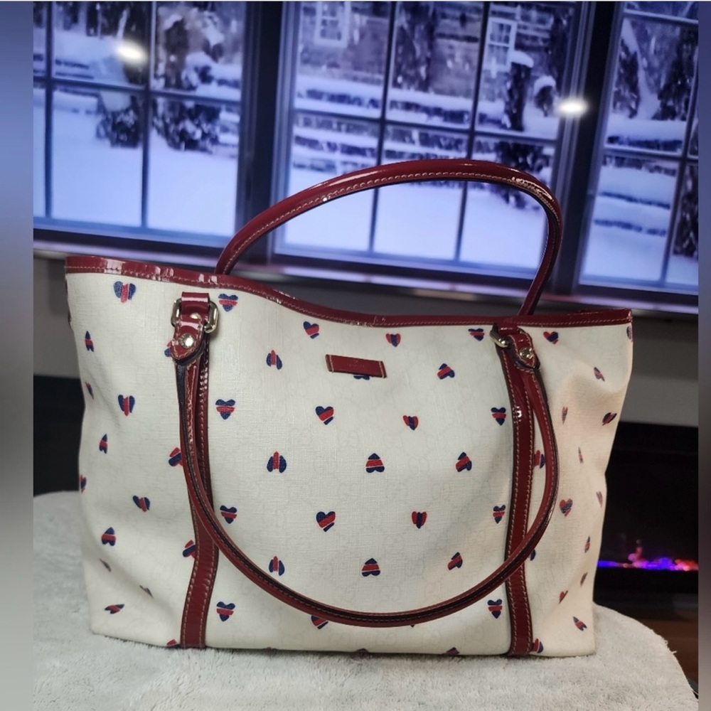 Gucci GG Supreme Valentine's Day Joy tote  Bag (Limited Edition)